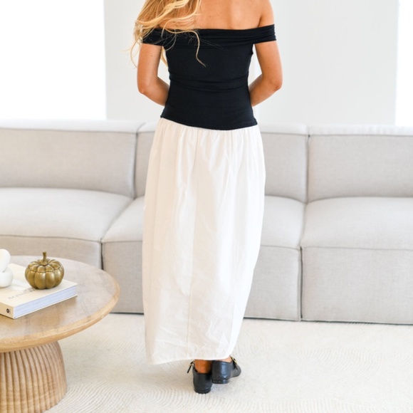 Off Shoulder Dress in classic white and black - Picture 2 of 5